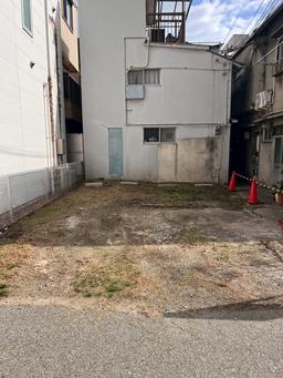 LINE_ALBUM_九条南パーキング 作業後 草刈り＆回収 除草剤 石 ブロック回収 ポール設置 看_2.jpg