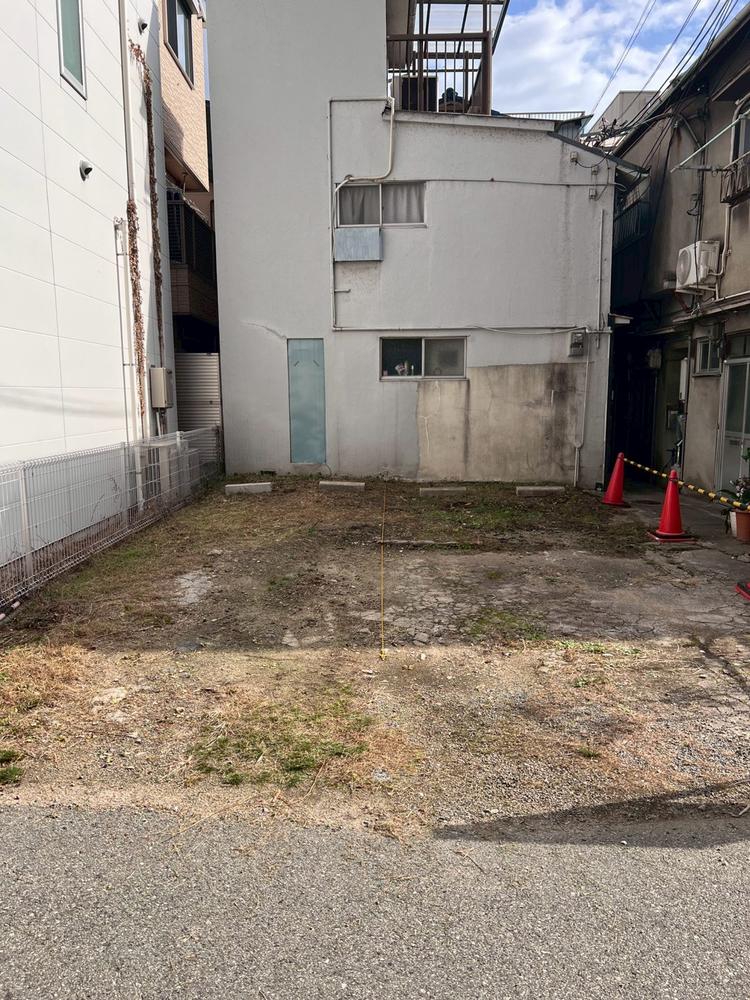 LINE_ALBUM_九条南パーキング 作業後 草刈り＆回収 除草剤 石 ブロック回収 ポール設置 看_2.jpg