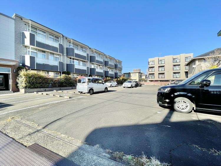 駐車場-8186371 (1).jpg